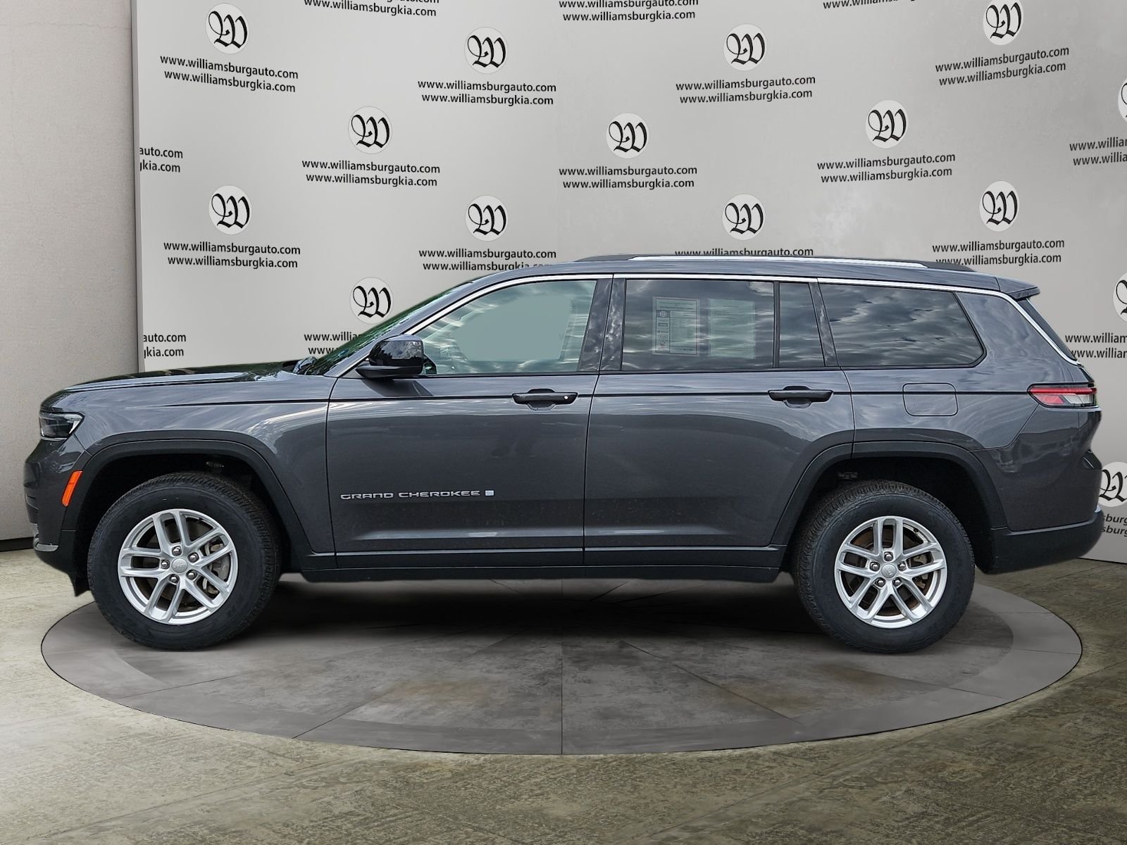 Used 2023 Jeep Grand Cherokee L Laredo RWD image 2