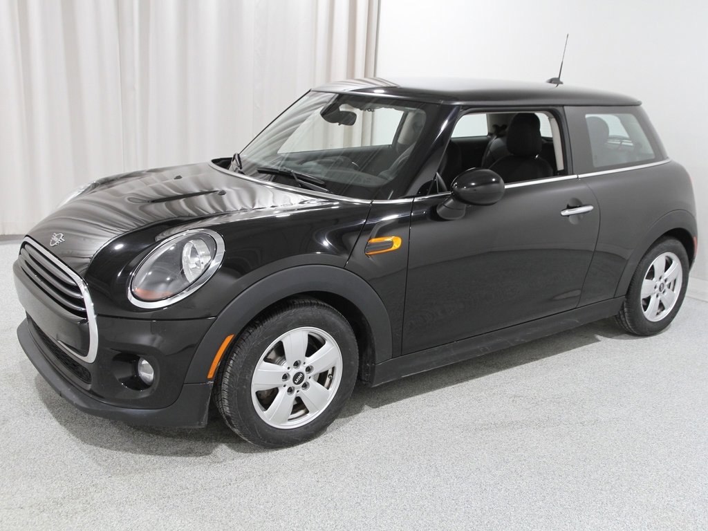 Used 2019 MINI Cooper 2-Door Hardtop image 3