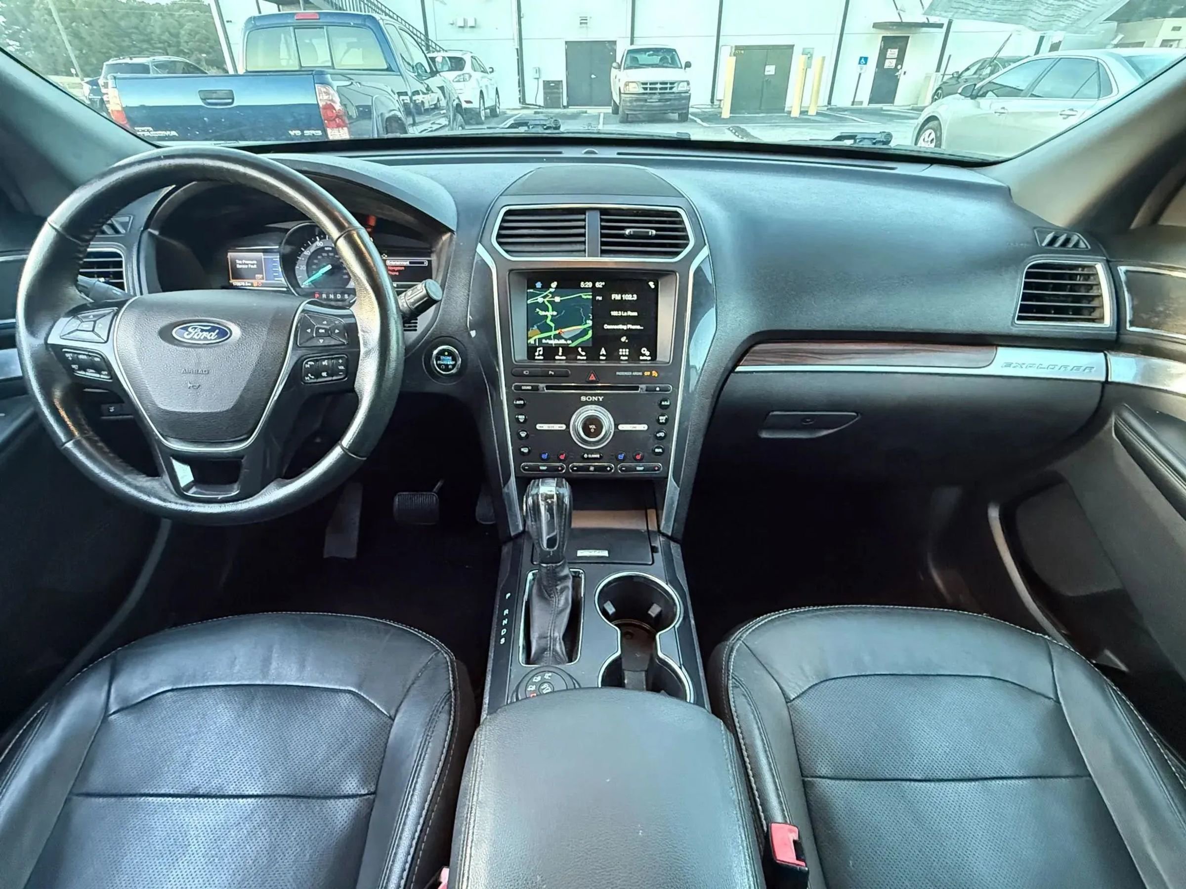 Used 2018 Ford Explorer Limited image 3