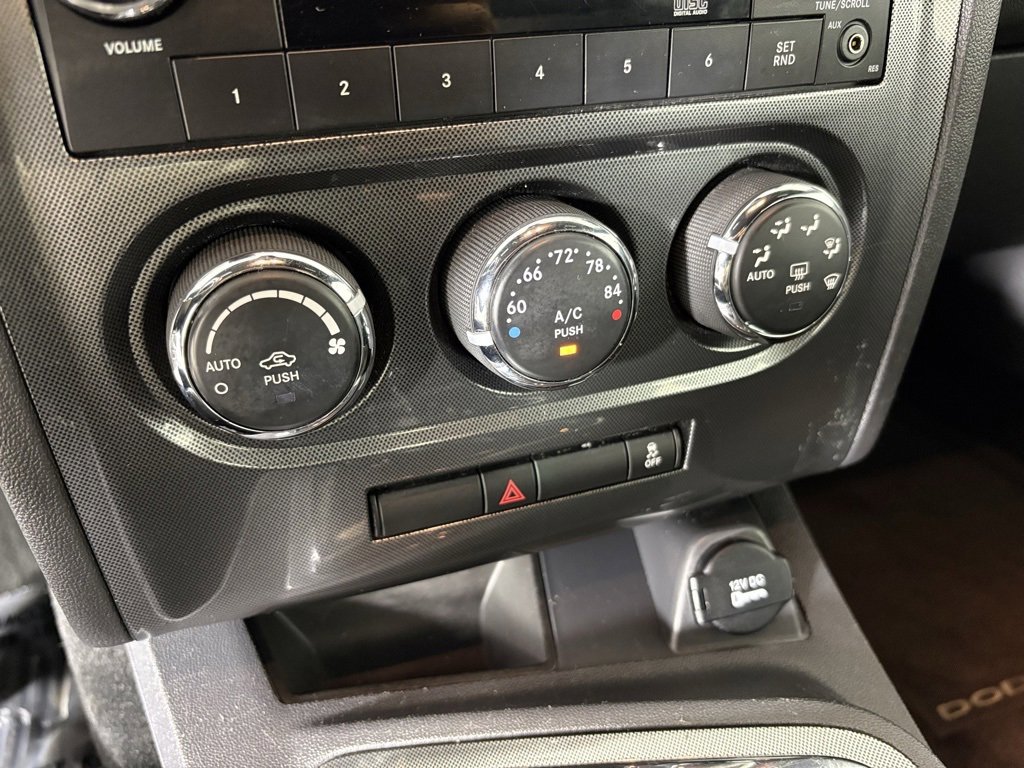 Used 2014 Dodge Challenger SXT image 27