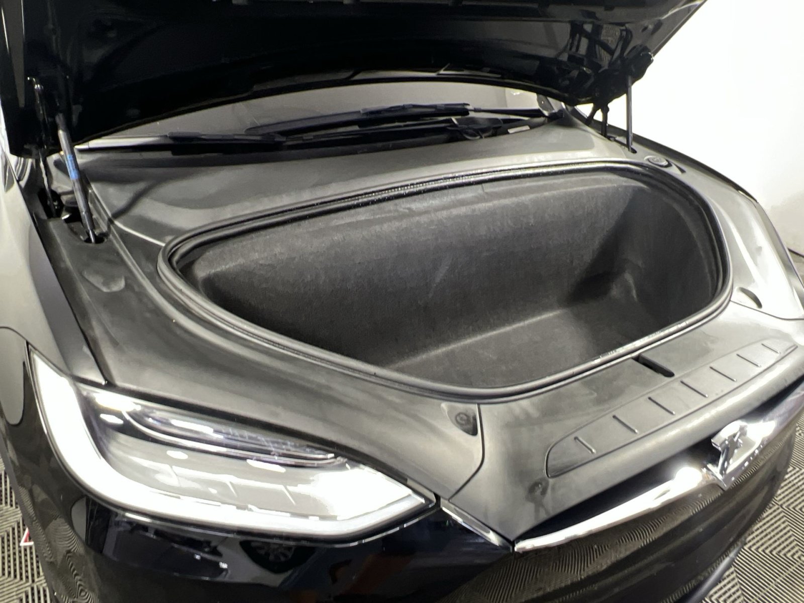 Used 2020 Tesla Model X Long Range AWD/4WD image 30