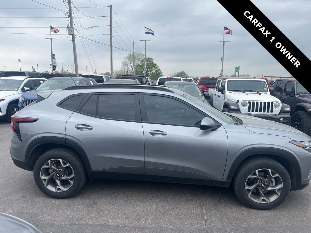 Used 2026 Chevrolet Trax LT image 2