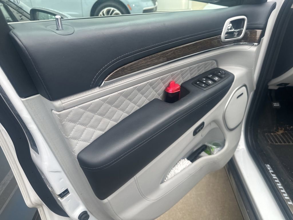 Used 2018 Jeep Grand Cherokee Summit AWD/4WD image 10