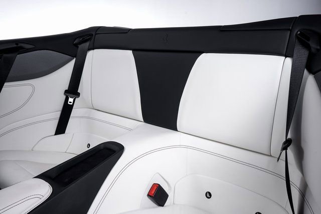 Certified 2019 Ferrari Portofino image 27