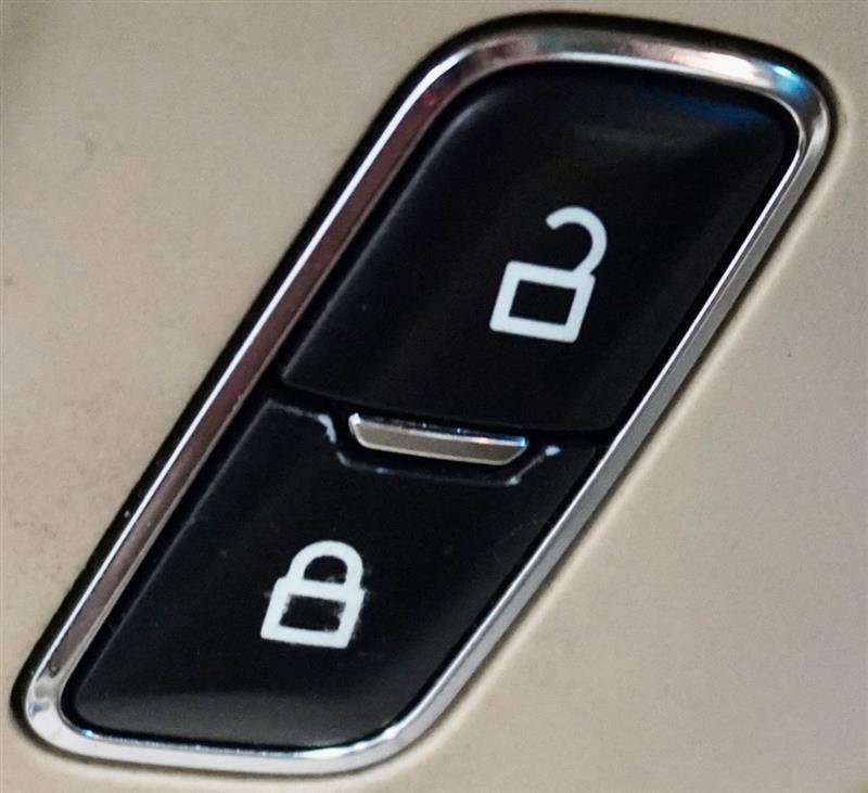 Used 2016 Ford Taurus Limited image 32