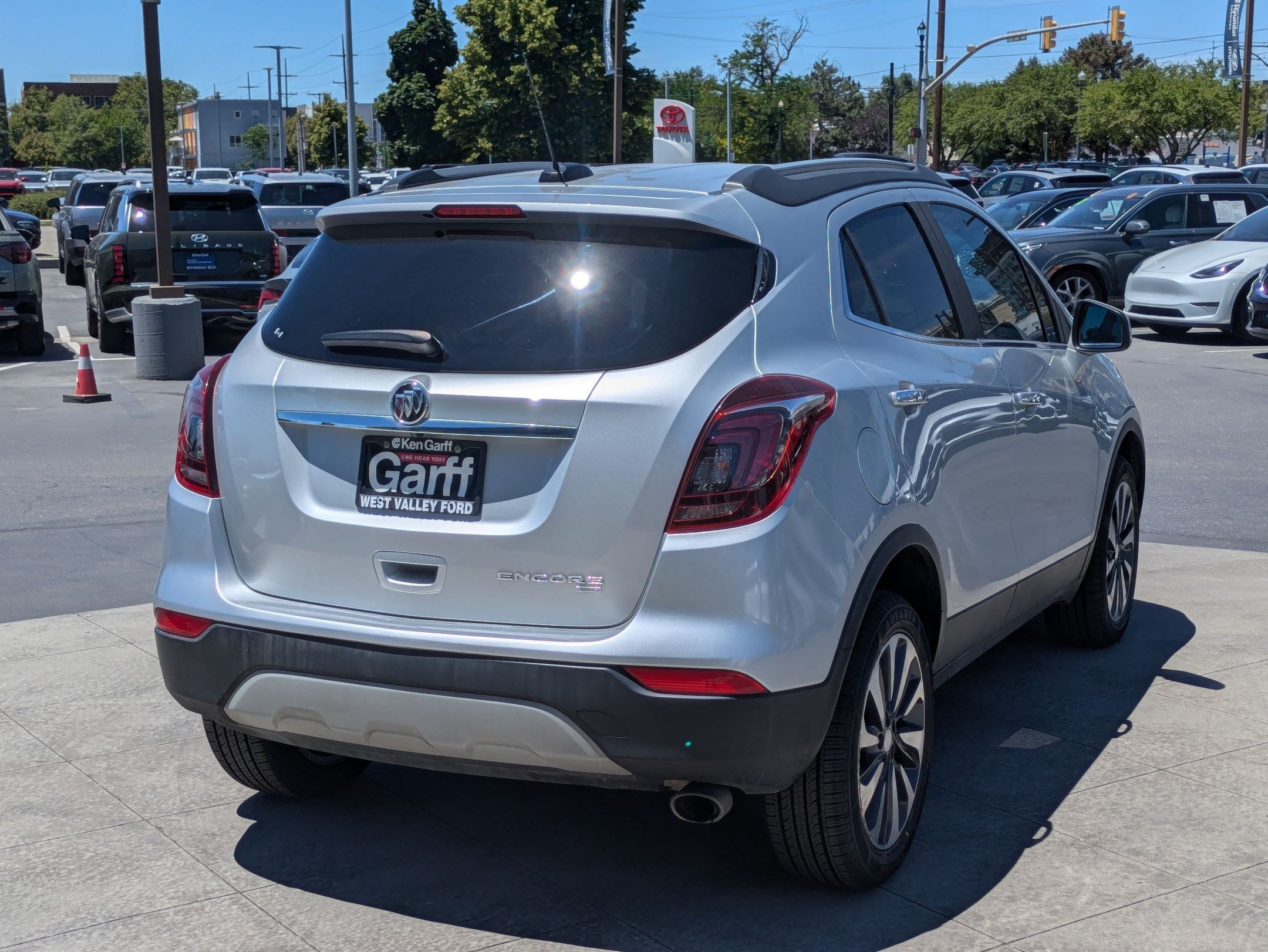 Used 2022 Buick Encore Preferred w/ Safety Package AWD/4WD image 3