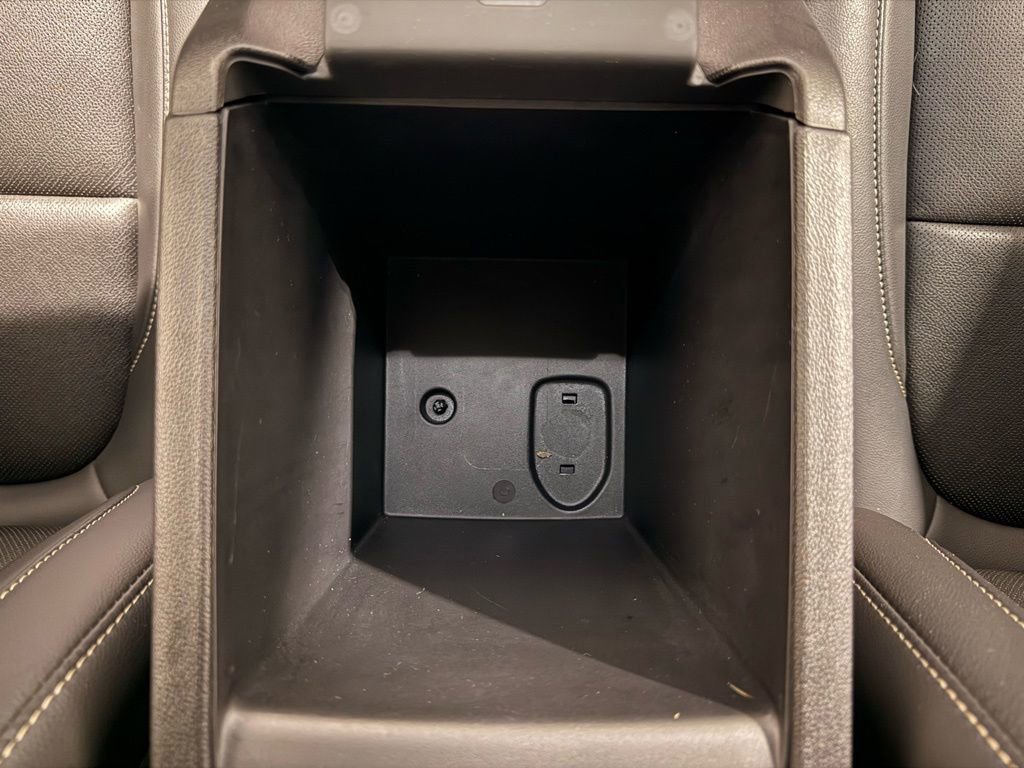 Used 2023 GMC Acadia SLT image 25