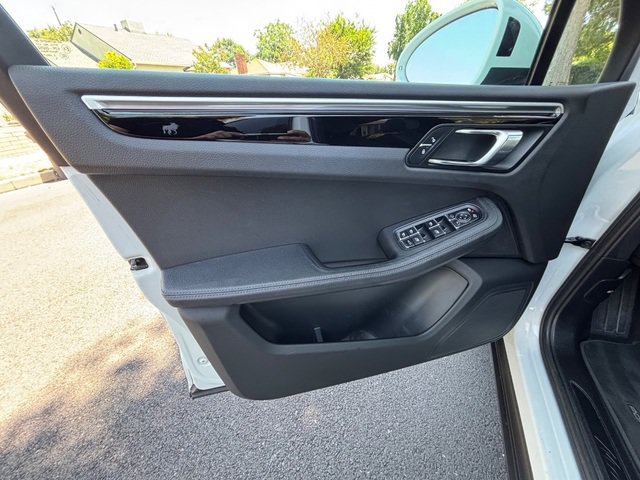 Used 2019 Porsche Macan AWD/4WD image 33