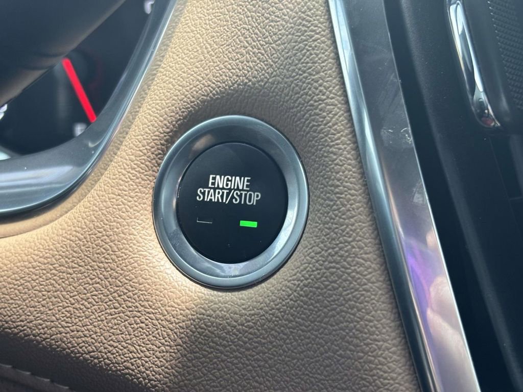 Used 2023 Chevrolet Traverse Premier FWD image 21