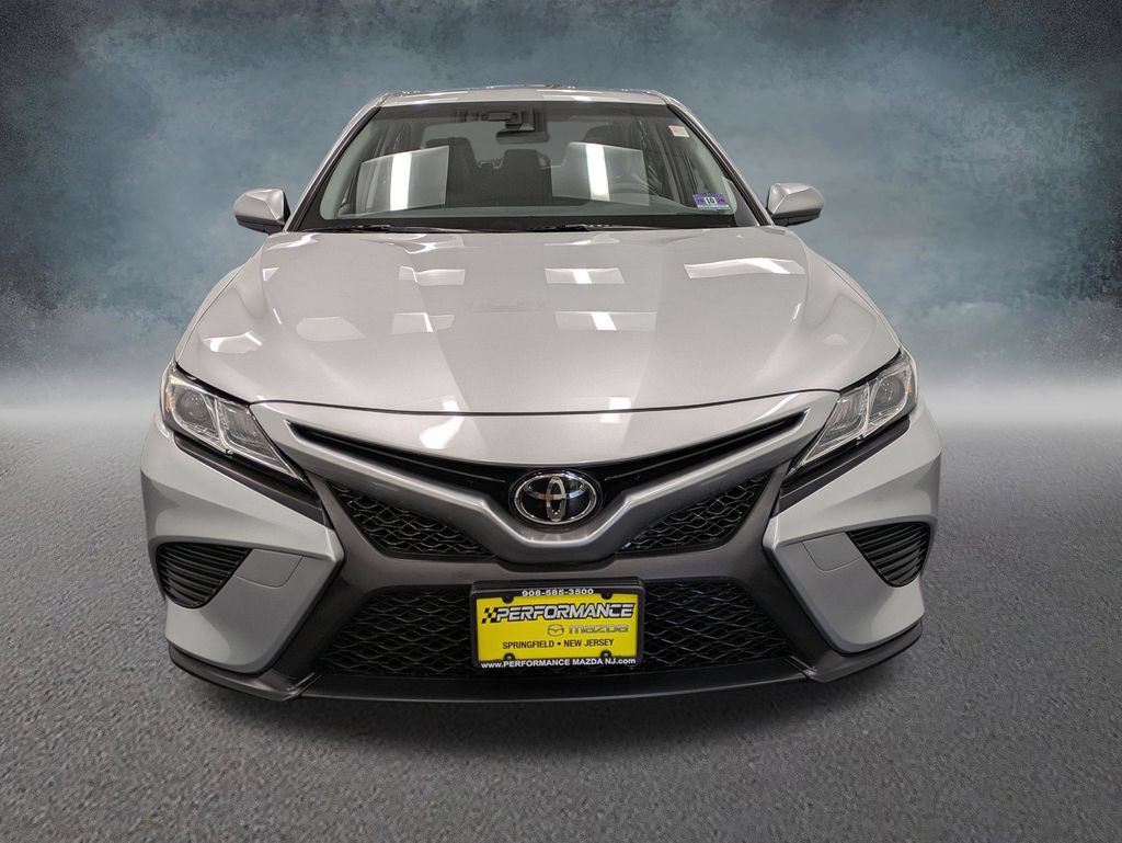 Used 2018 Toyota Camry SE FWD image 2