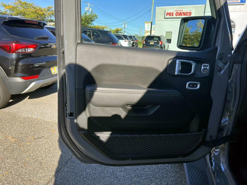 Used 2022 Jeep Wrangler Unlimited Sahara 4xe w/ Cold Weather Group image 16