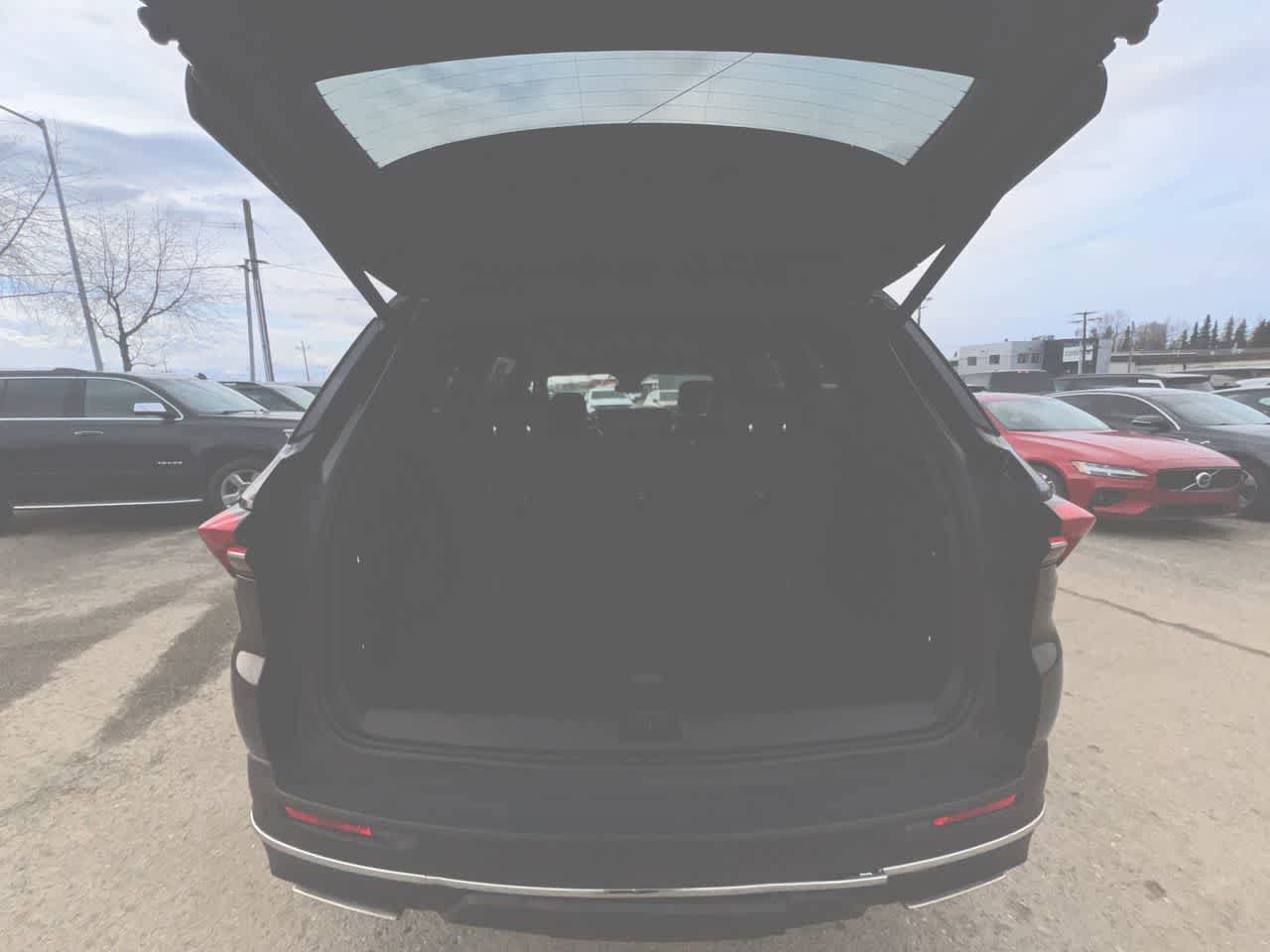 Used 2025 Buick Enclave Preferred AWD/4WD image 25