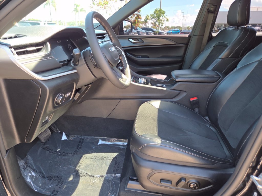Certified 2024 Jeep Grand Cherokee L Altitude AWD/4WD image 30