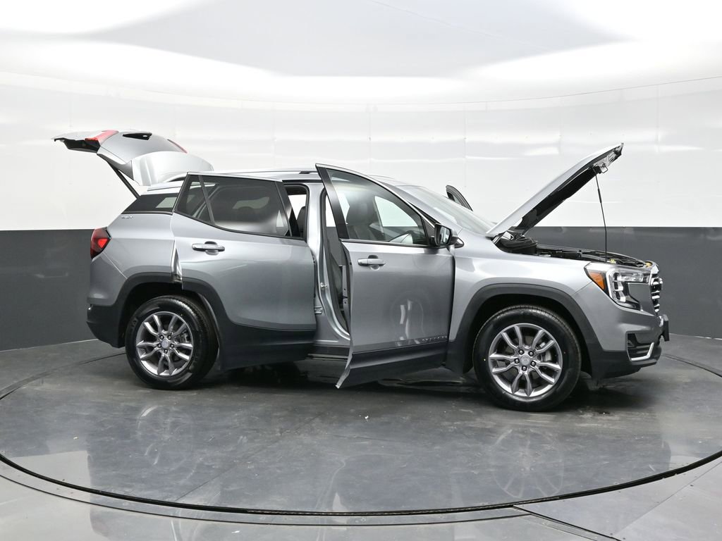 Used 2024 GMC Terrain SLT image 43