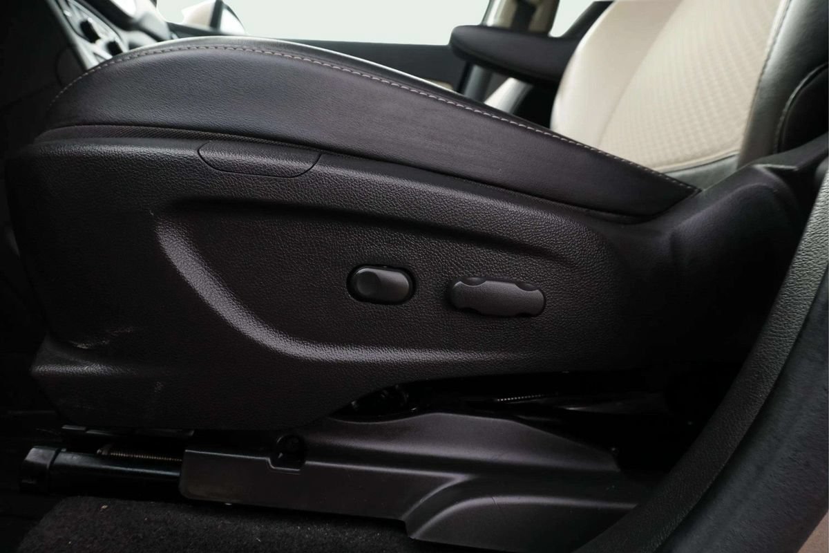 Used 2019 Buick Encore Sport Touring w/ Safety Package FWD image 17