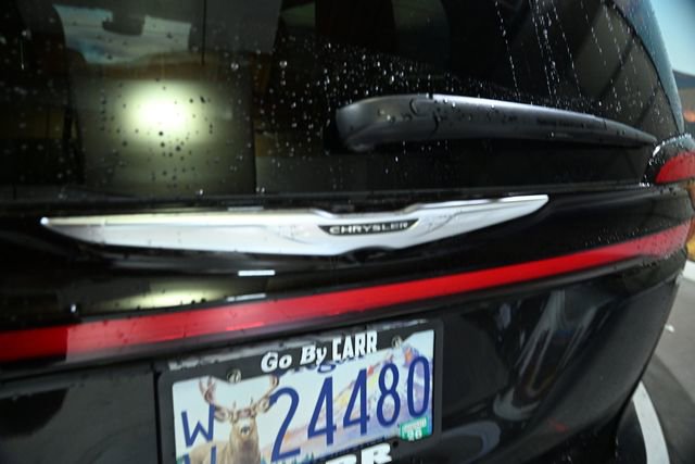 Used 2023 Chrysler Pacifica Touring-L image 15
