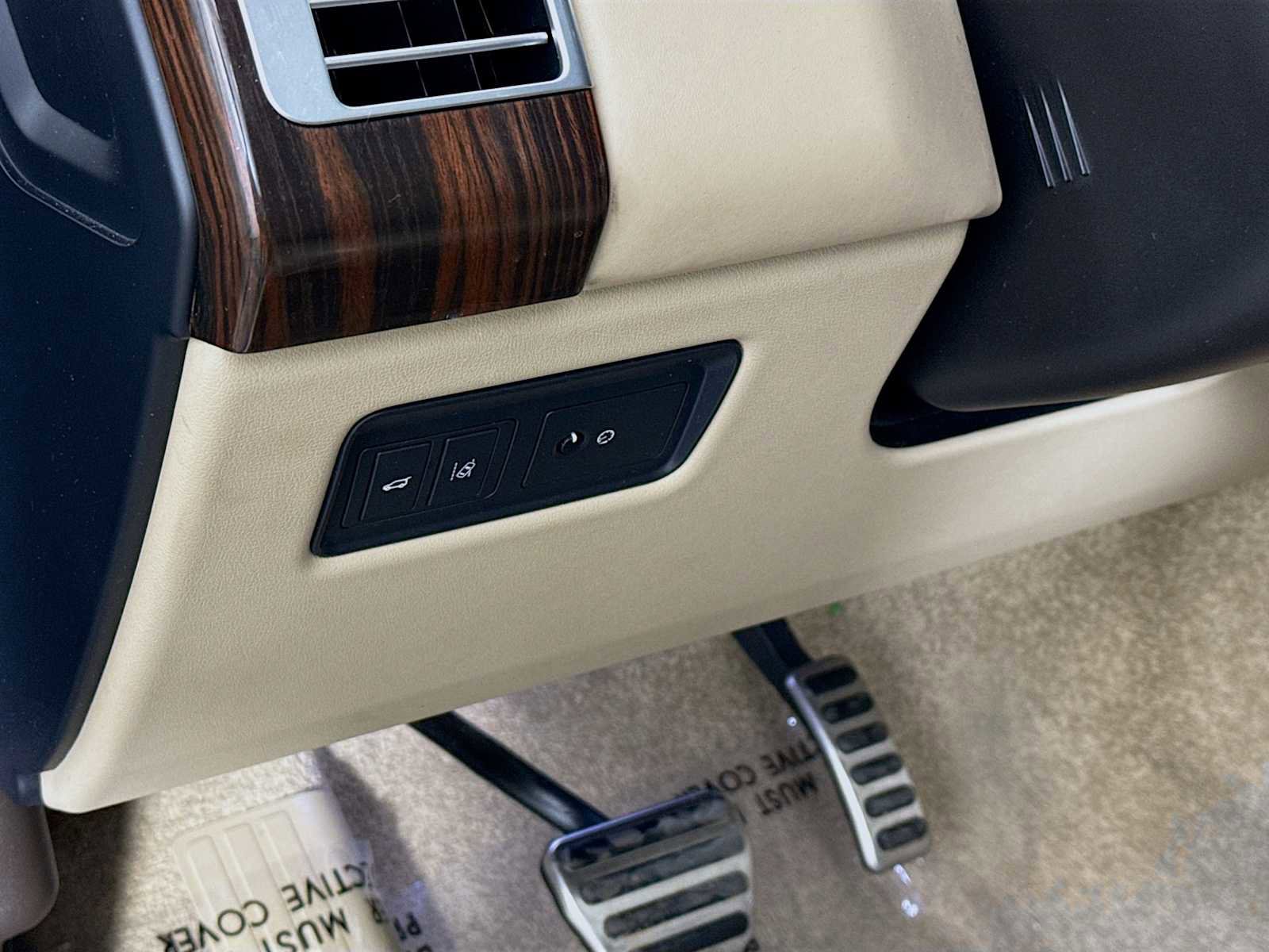 Used 2016 Land Rover Range Rover Supercharged image 10