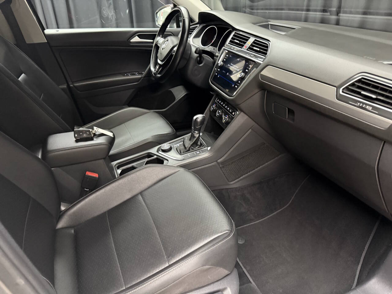 Used 2019 Volkswagen Tiguan SE w/ 3rd Row Seat Package AWD/4WD image 24
