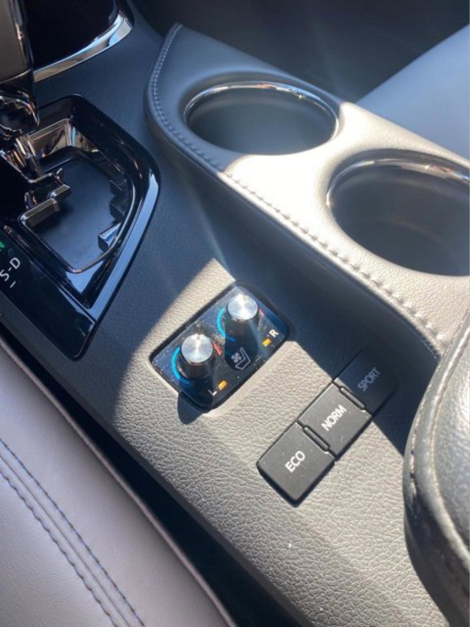 Used 2017 Toyota Avalon Limited image 29