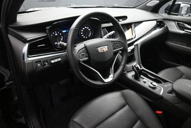 Used 2025 Cadillac XT6 Premium Luxury w/ Technology Package AWD/4WD image 9