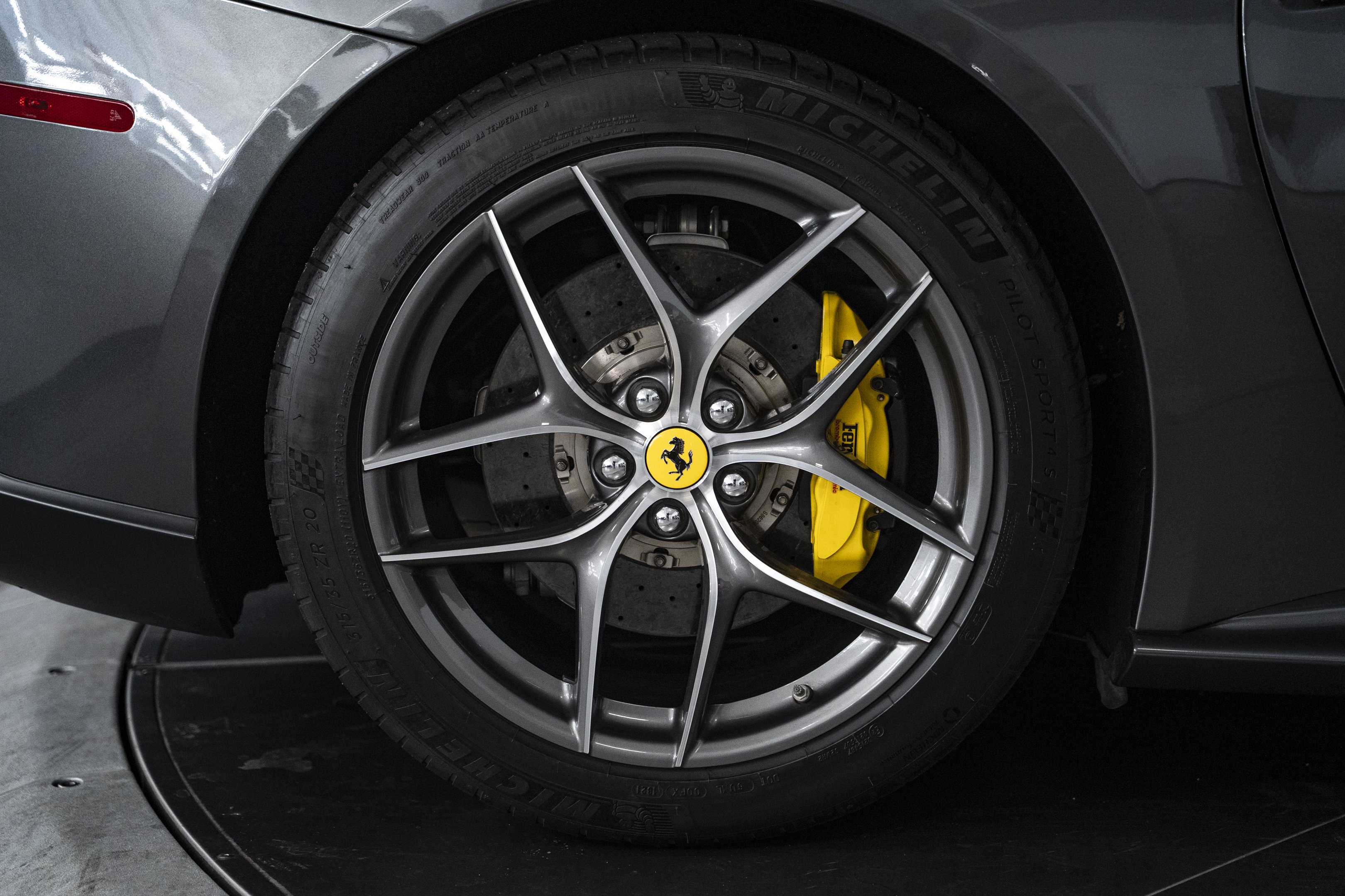 Used 2014 Ferrari F12 Berlinetta RWD image 15