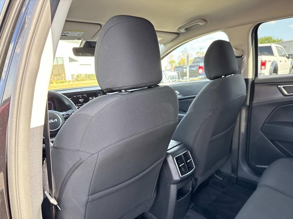 Used 2025 Kia Sportage LX image 12