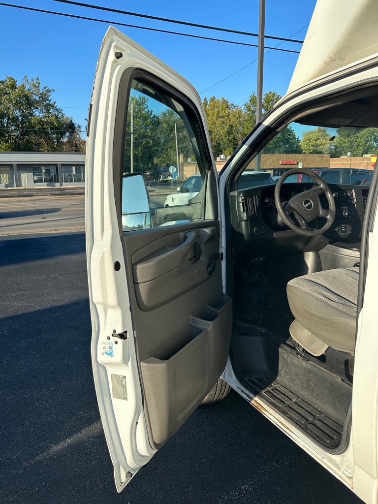 Used 2014 GMC Savana 3500 image 21