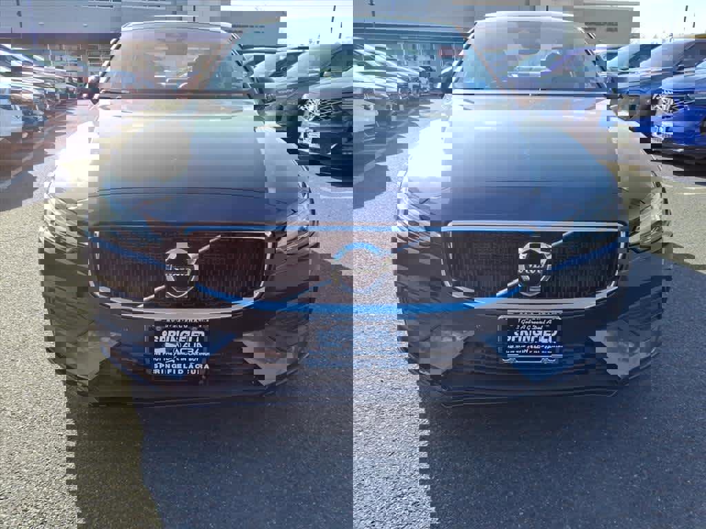 Used 2020 Volvo S60 T6 Momentum image 2