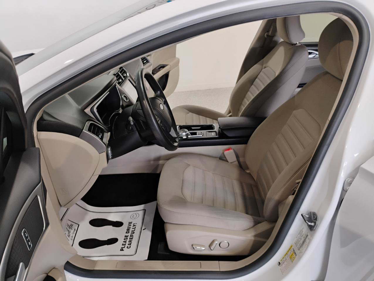 Used 2019 Ford Fusion SE image 11