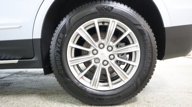 Used 2017 Cadillac XT5 Luxury w/ Driver Awareness Package AWD/4WD image 25