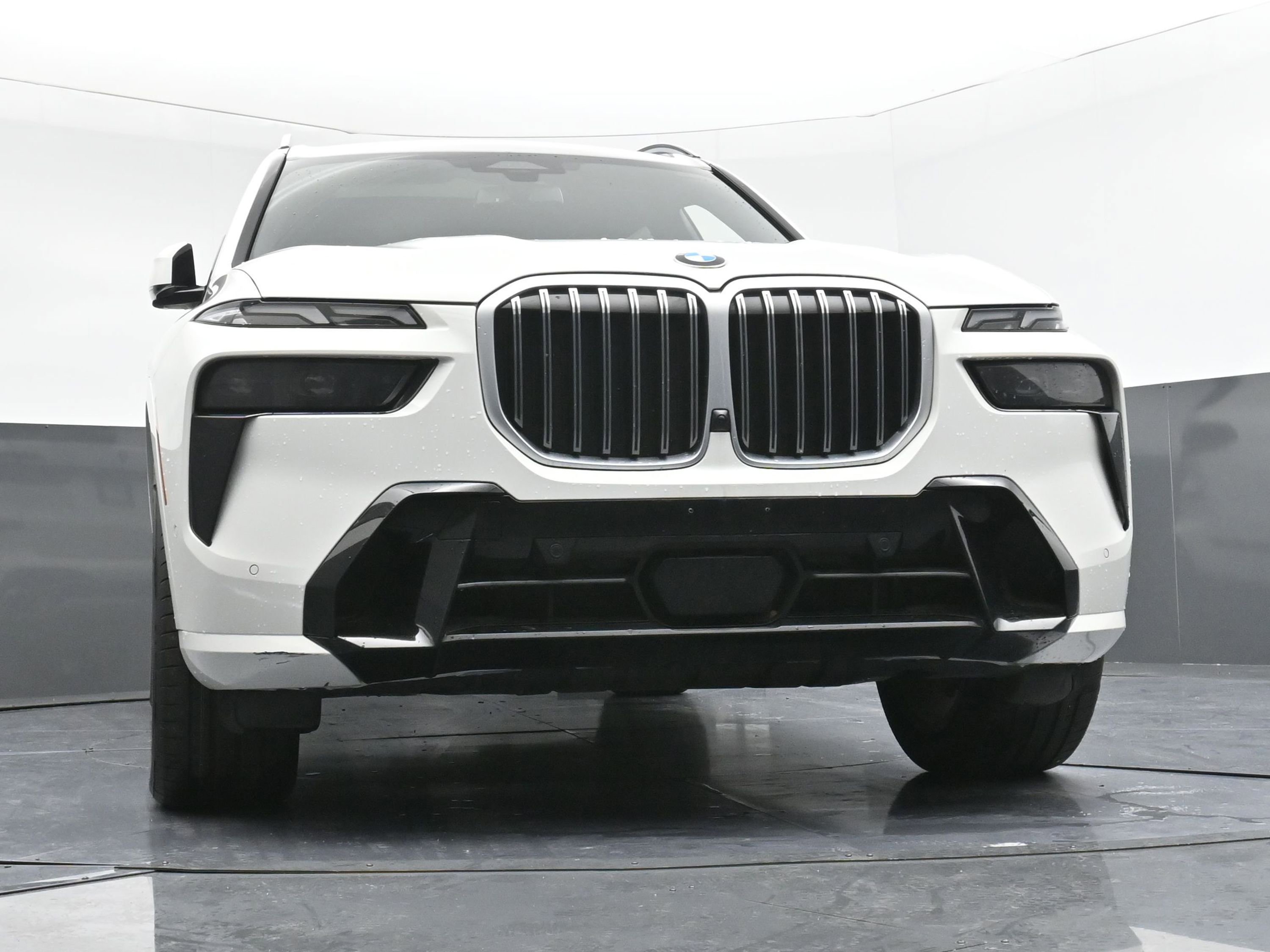 Used 2024 BMW X7 xDrive40i w/ M Sport Package image 26