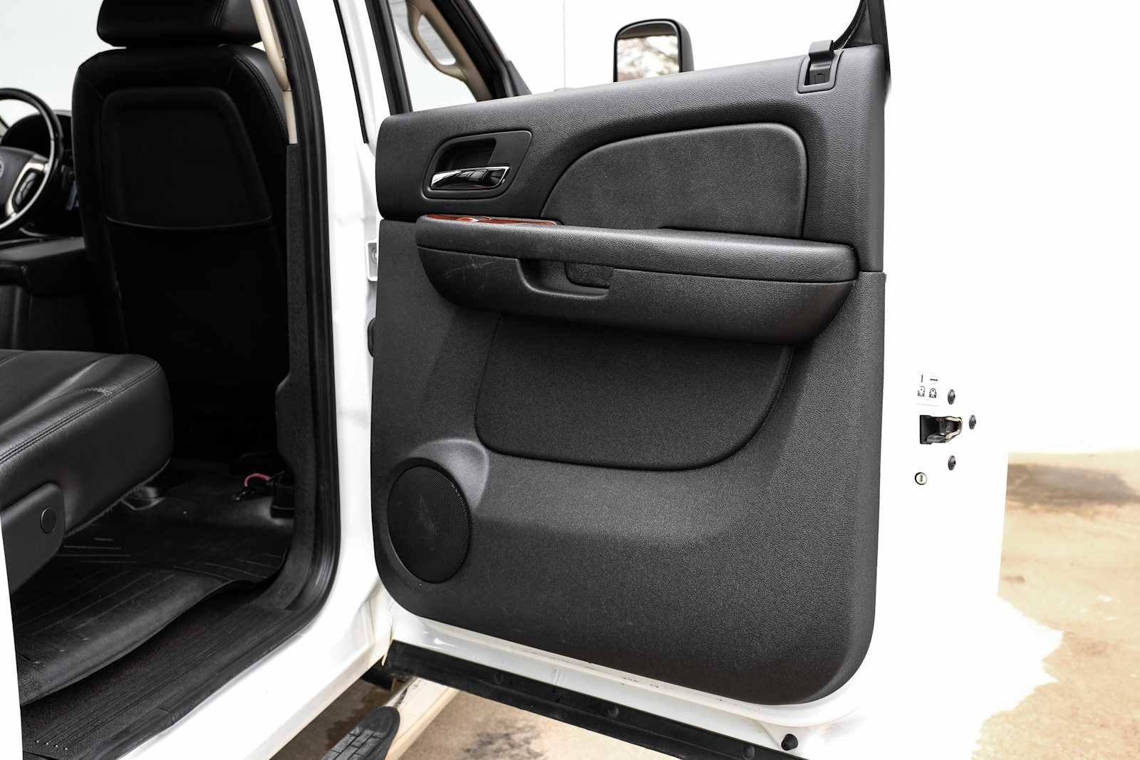 Used 2010 GMC Sierra 3500 SLT w/ SLT Convenience Package image 42