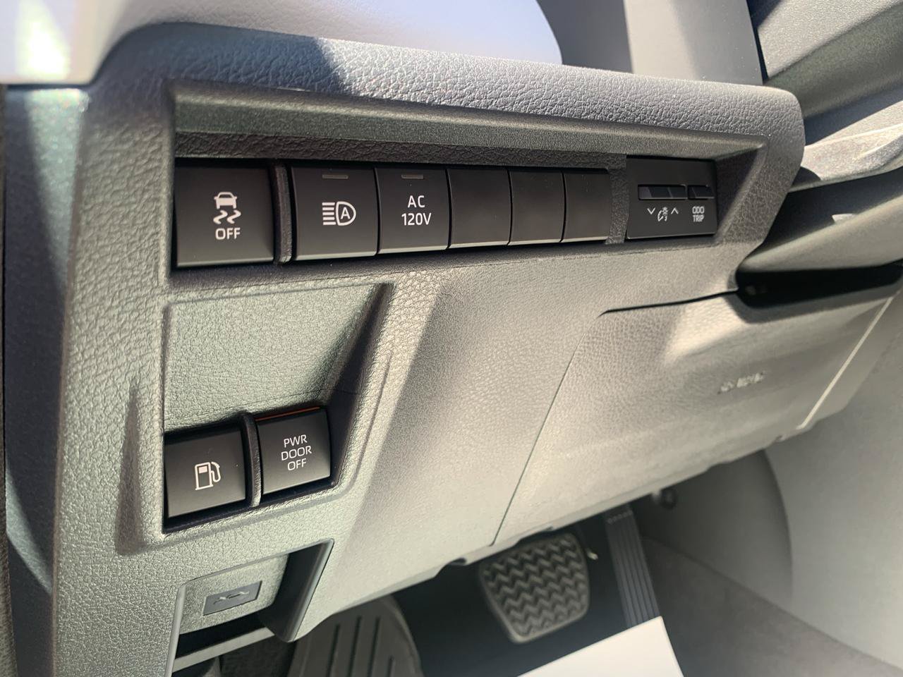 Used 2026 Toyota Sienna XLE AWD/4WD image 16
