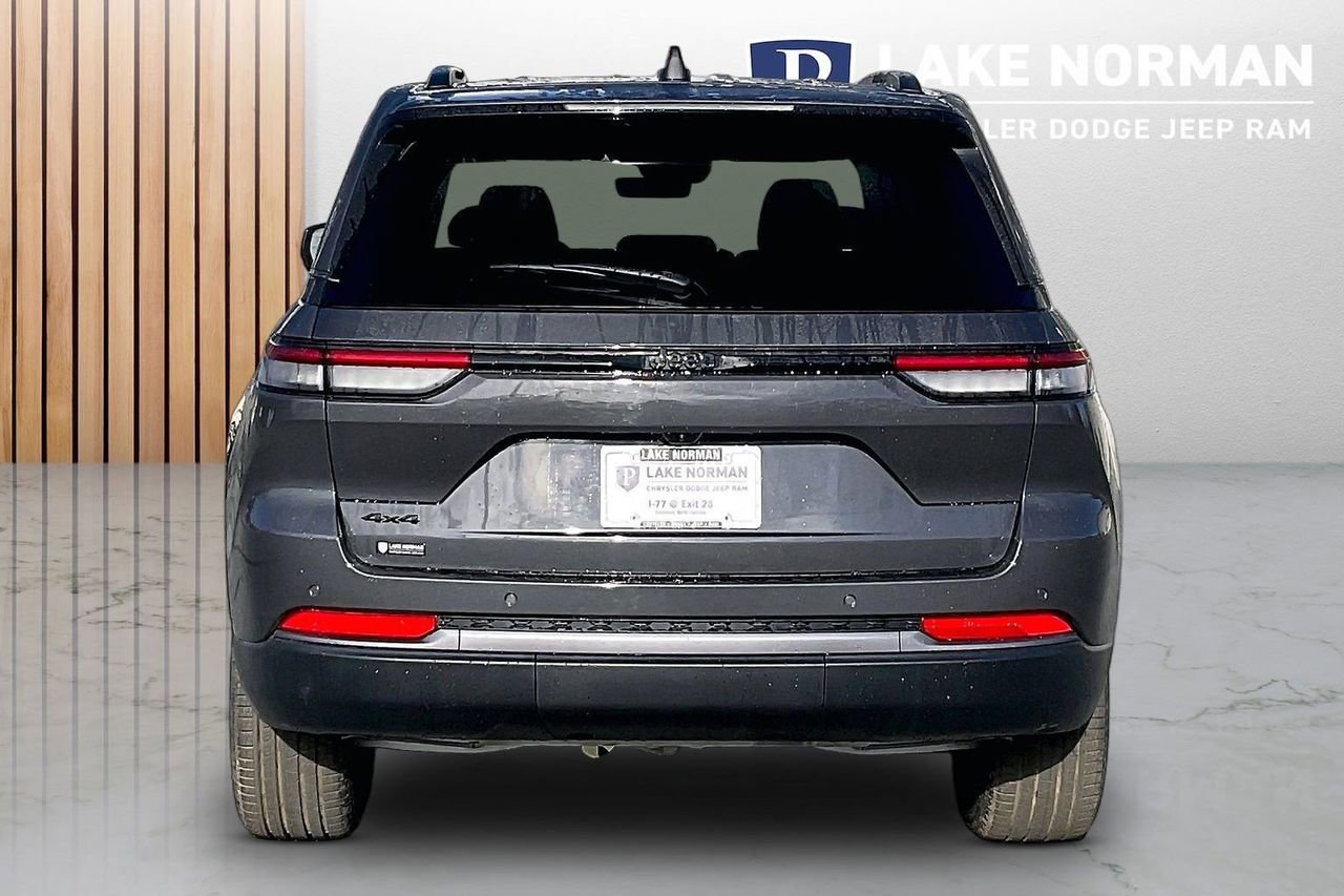 New 2026 Jeep Grand Cherokee Limited w/ Limited Altitude Package AWD/4WD image 8