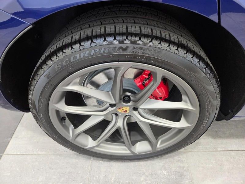 Certified 2026 Porsche Macan GTS image 8