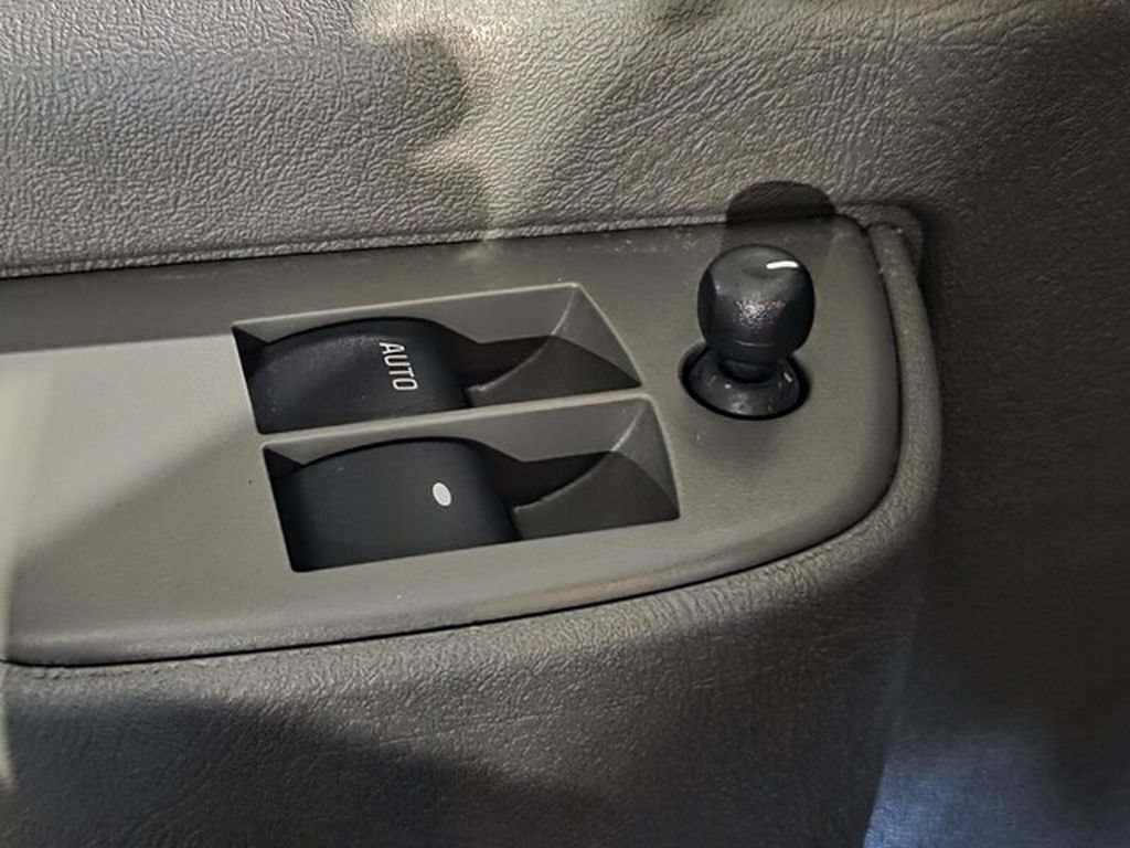 Used 2024 Chevrolet Express 3500 LT w/ LT Preferred Equipment Group RWD image 6