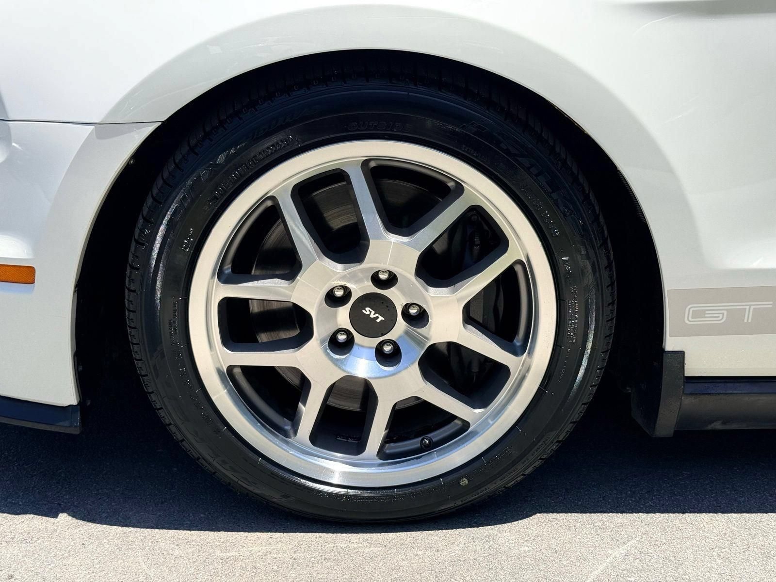 Used 2010 Ford Mustang Shelby GT500 RWD image 14