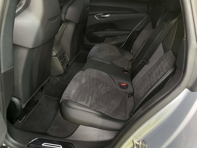 Used 2024 Audi e-tron GT Premium Plus AWD/4WD image 18