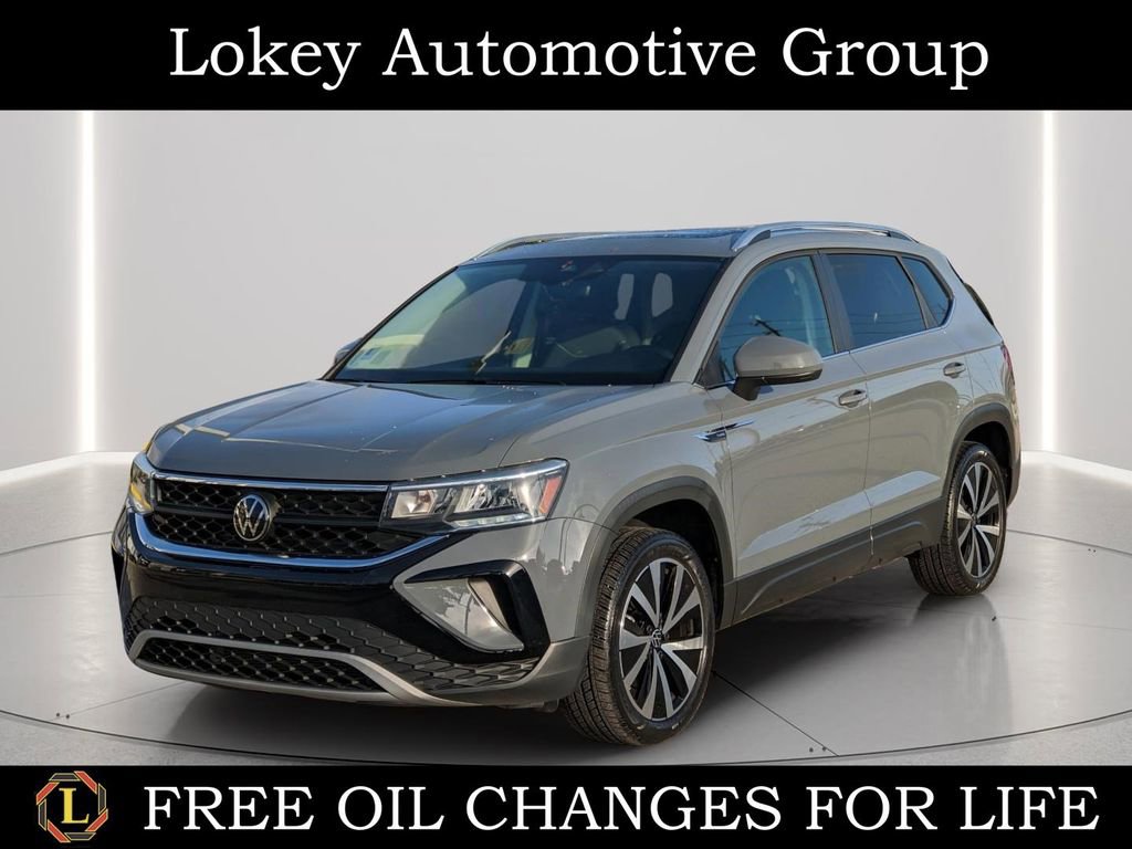 Used 2023 Volkswagen Taos SE image 1