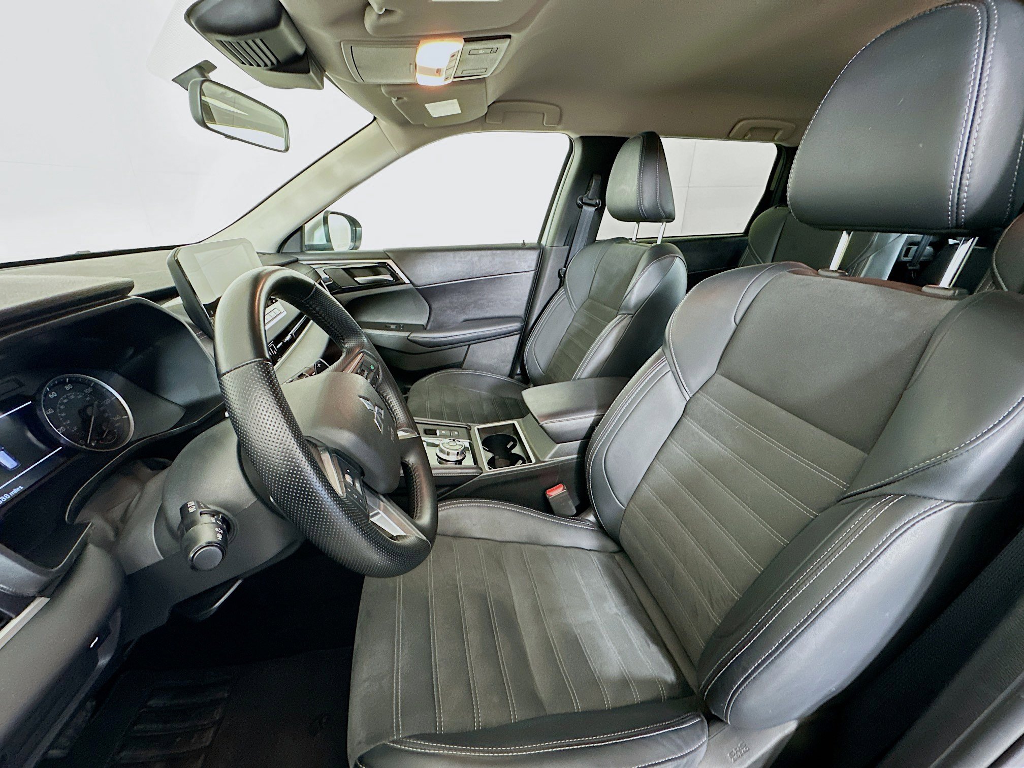 Used 2024 Mitsubishi Outlander SE image 13