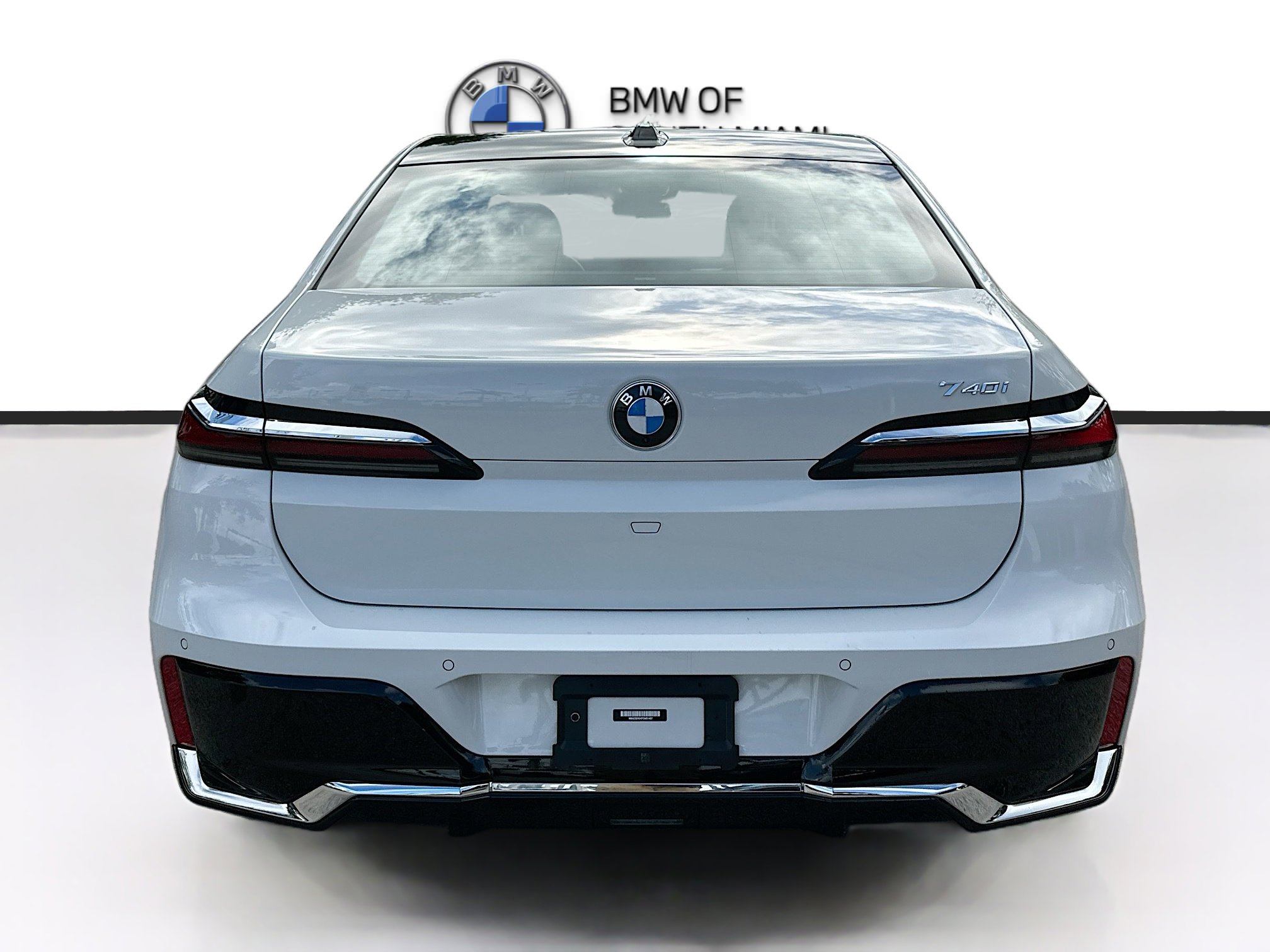 Certified 2023 BMW 740i w/ Parking Assistance Package image 6