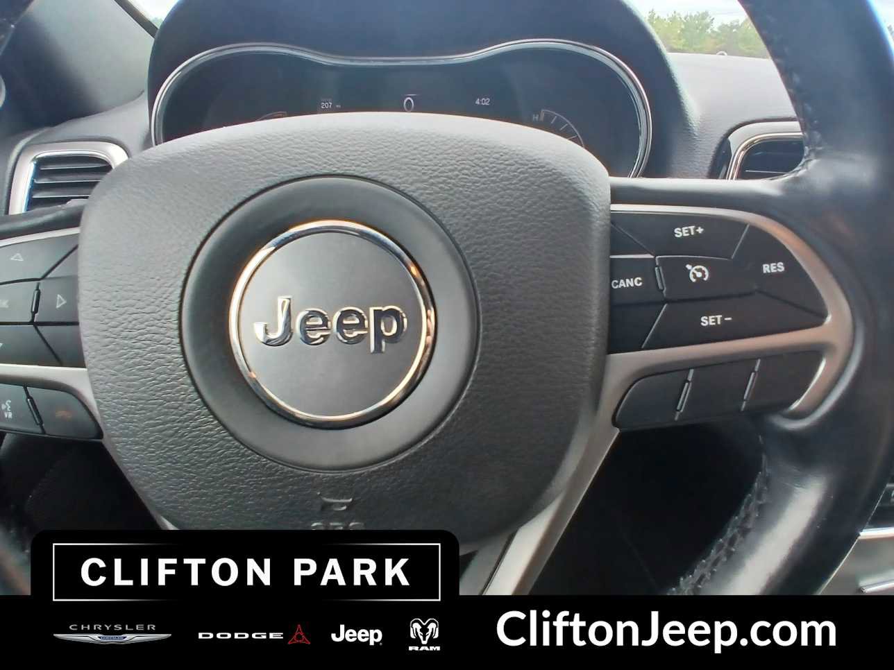 Used 2020 Jeep Grand Cherokee Altitude AWD/4WD image 23