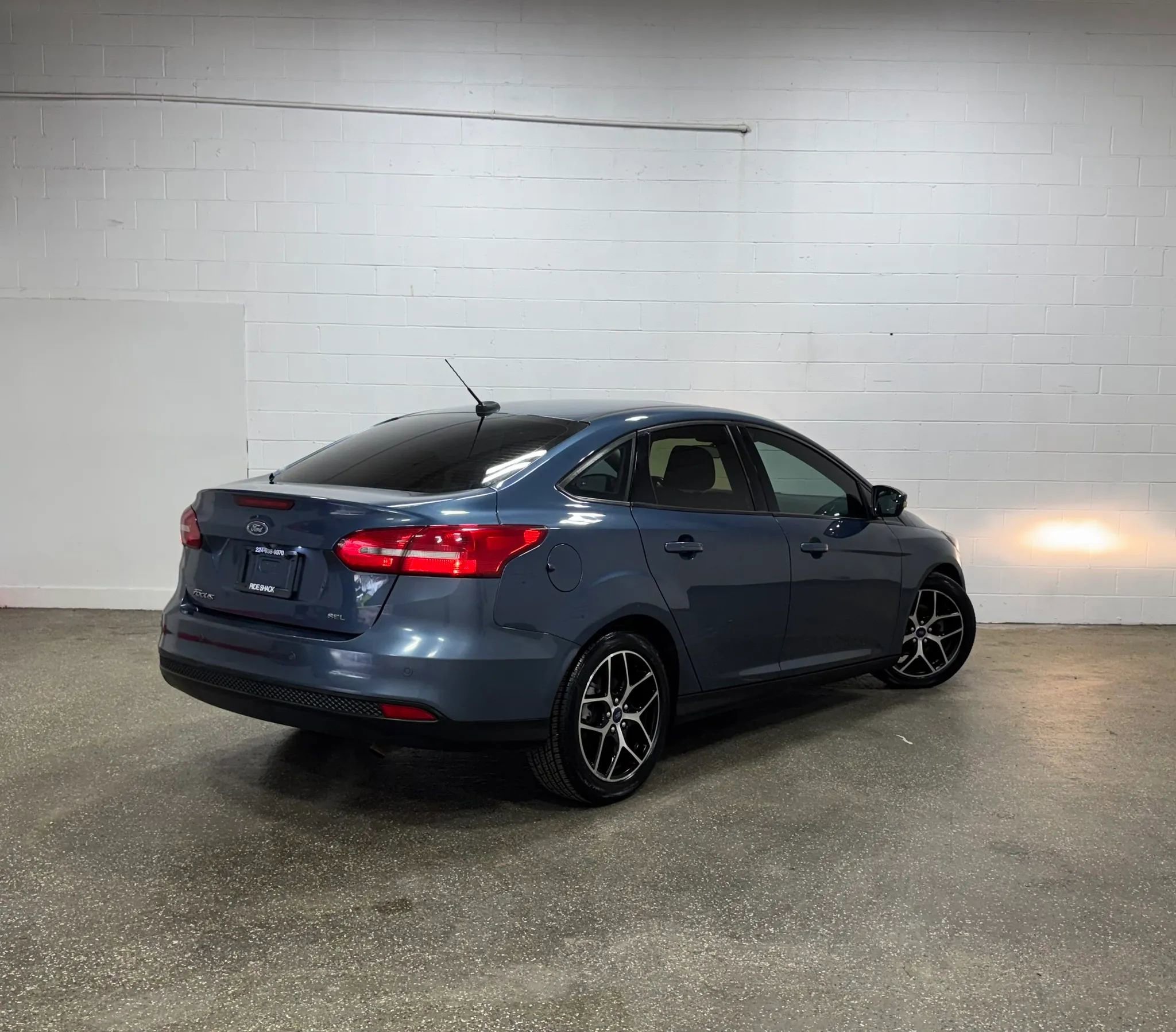 Used 2018 Ford Focus SEL w/ Cold Weather Package FWD image 3