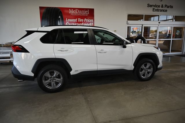 Used 2022 Toyota RAV4 LE AWD/4WD image 5