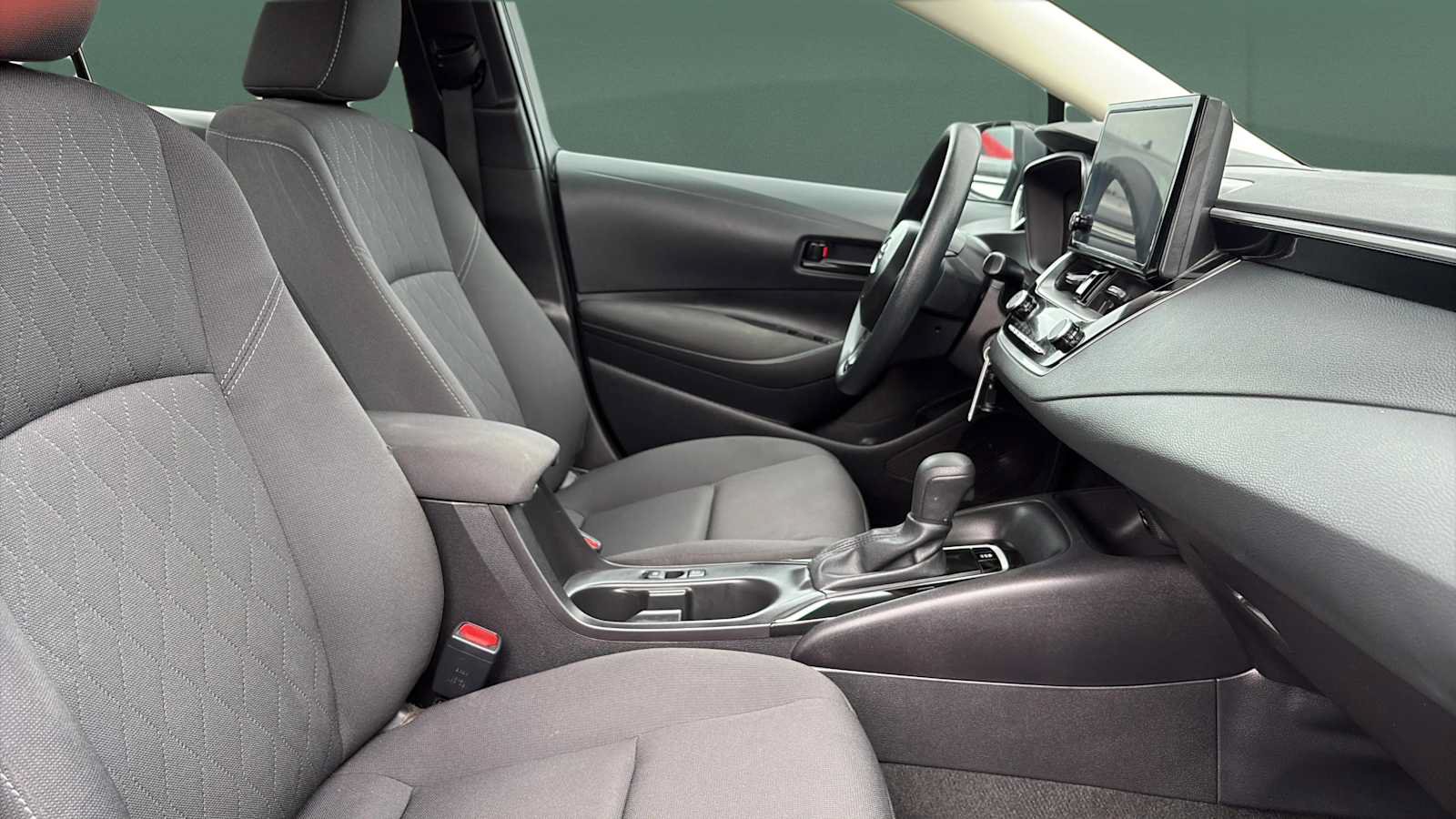 Used 2025 Toyota Corolla LE FWD image 16