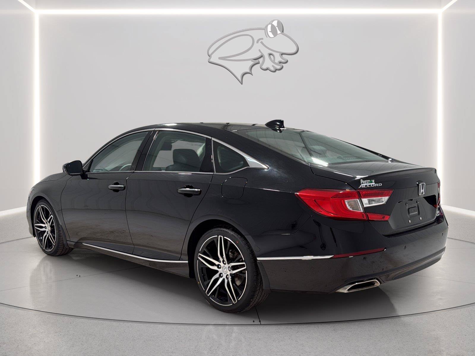 Used 2021 Honda Accord Touring image 3