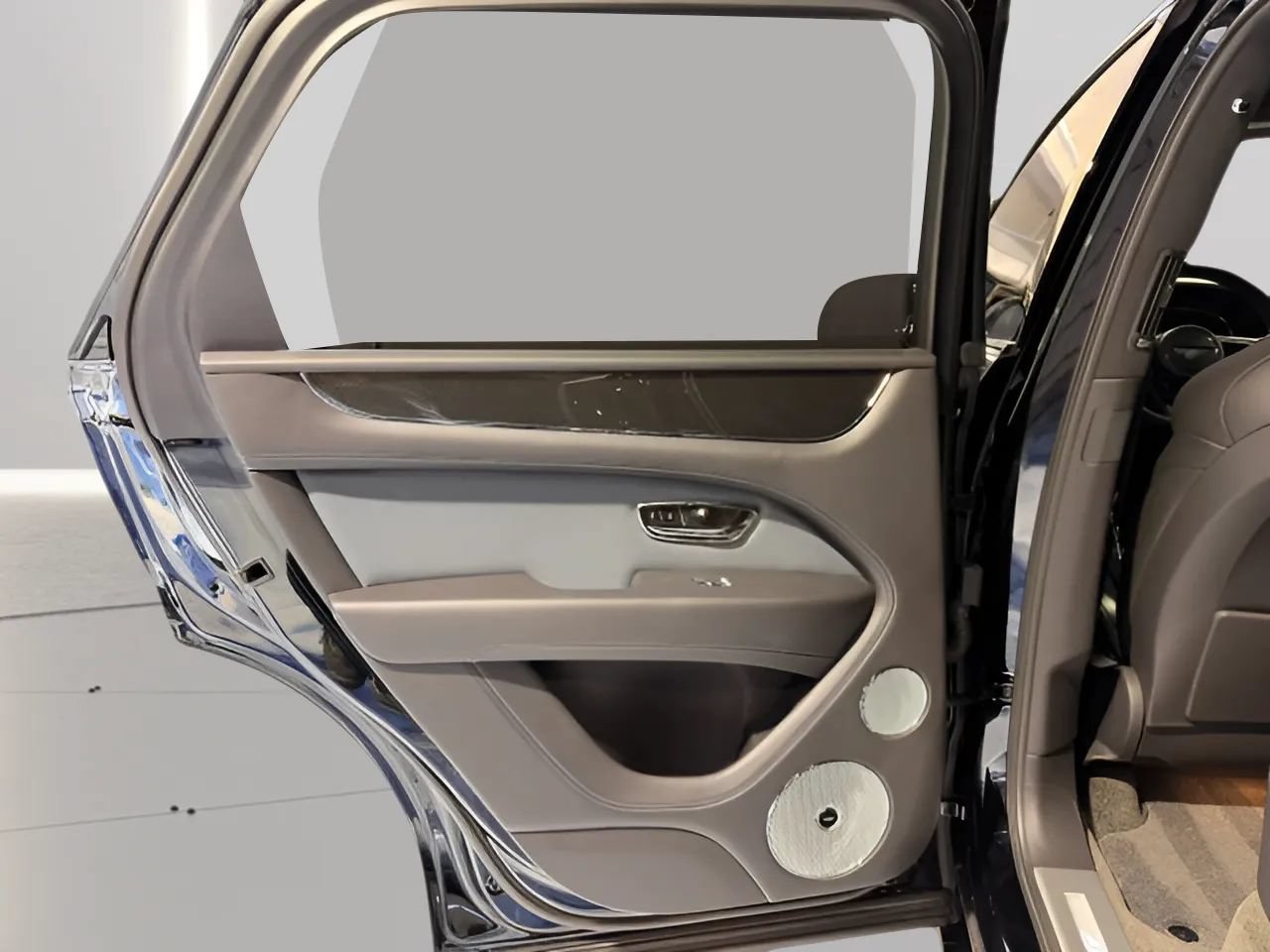 Used 2023 Bentley Bentayga AWD/4WD image 16