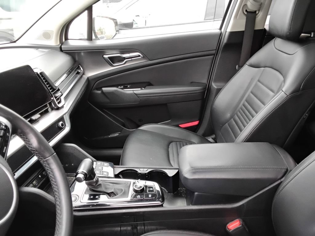 Used 2023 Kia Sportage SX image 8