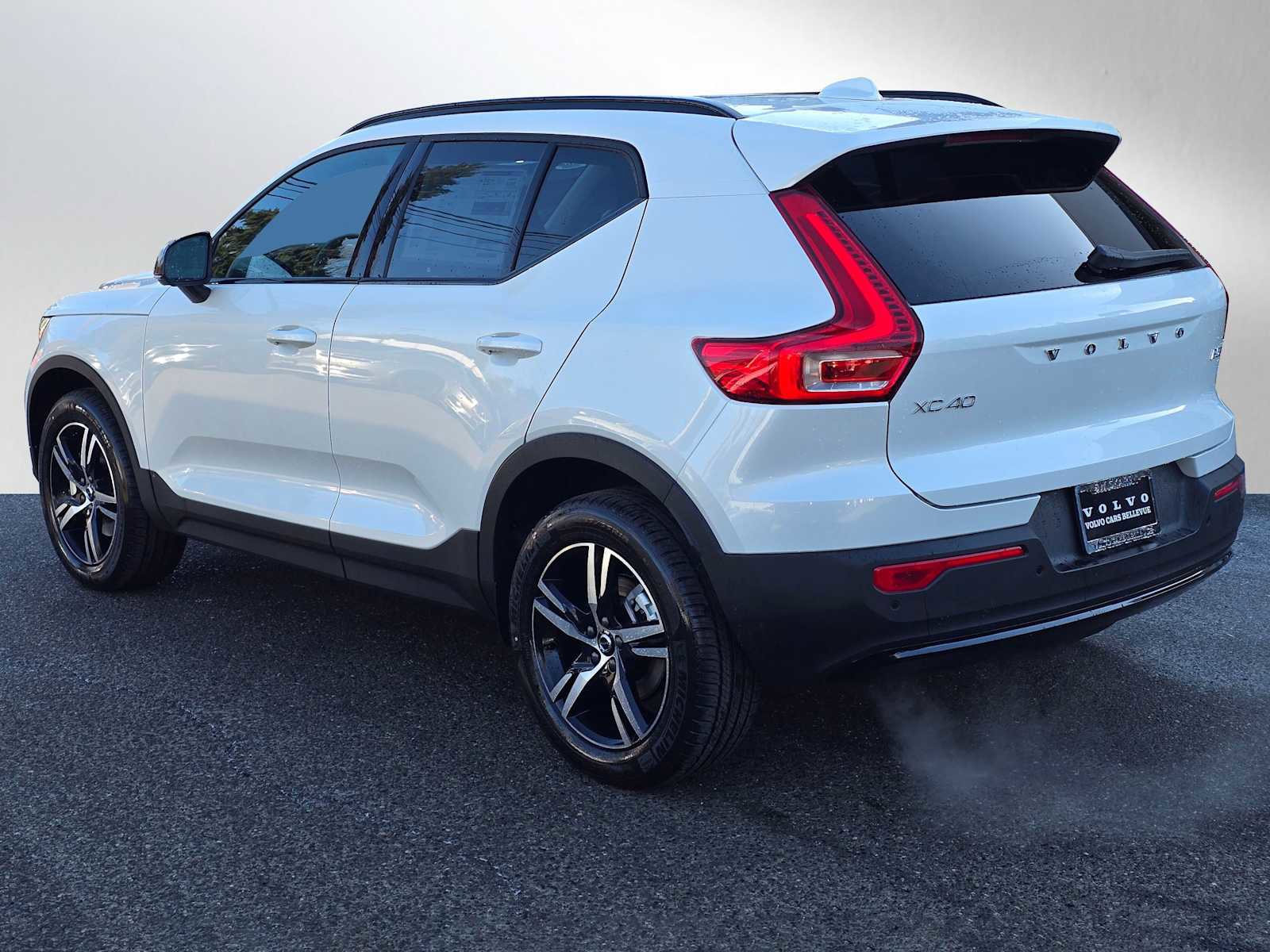New 2026 Volvo XC40 B5 Core w/ Climate Package image 5