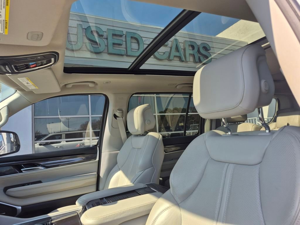Used 2023 Jeep Wagoneer 2WD w/ Premium Group I image 16